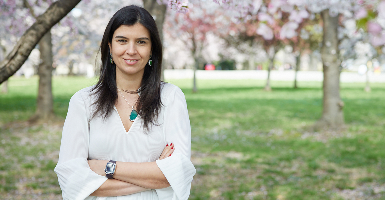 Photo of Ayse Yazir by Eli Meir Kaplan. 